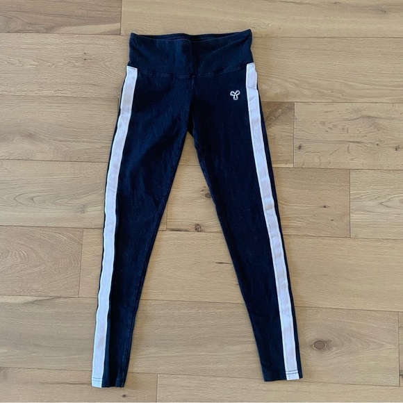 TNA Leggings in Dark Grey with White Accent - Picture 4 of 9